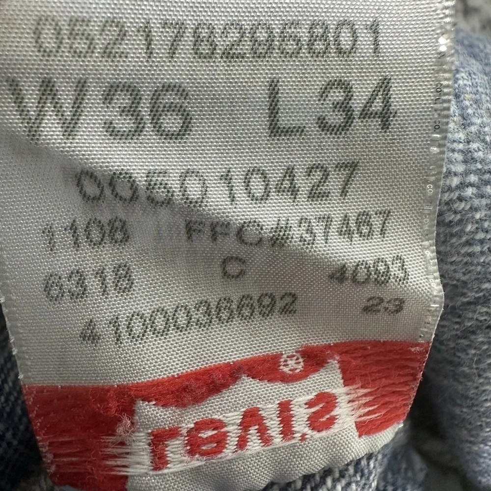 Levis description excellent